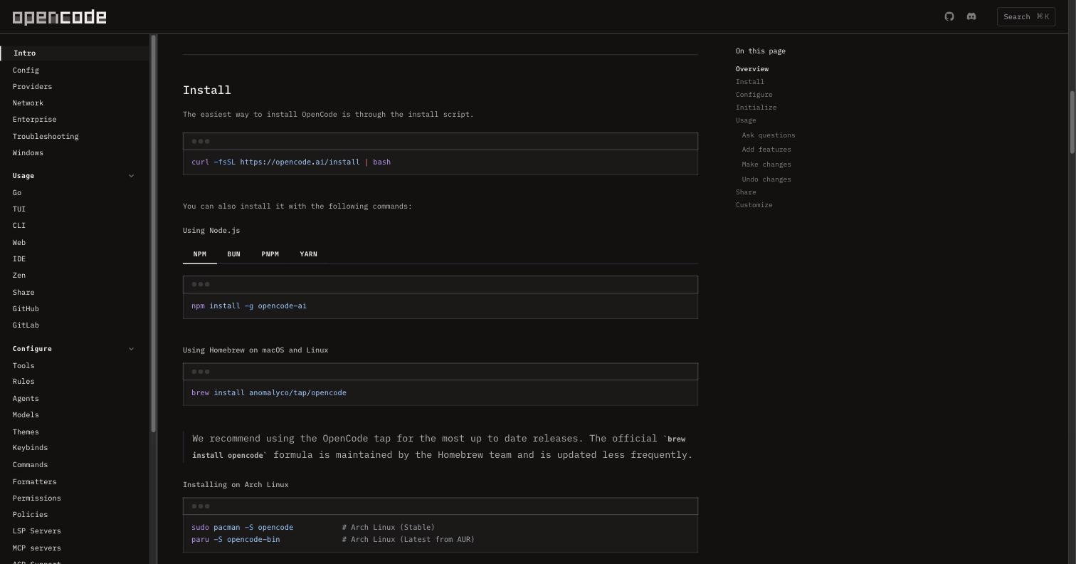 Documentación de OpenCode con las distintas formas de instalarlo: script, npm, Homebrew y gestores de Linux.